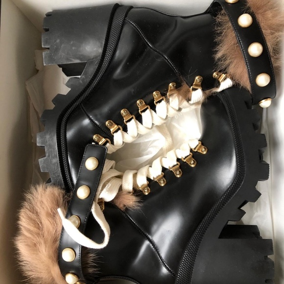 [SOLD] Gucci shearling trimmed ankle boots - Picture 2 of 3